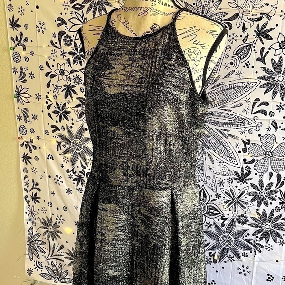 Monteau gold and black halter dress - Picture 4 of 7